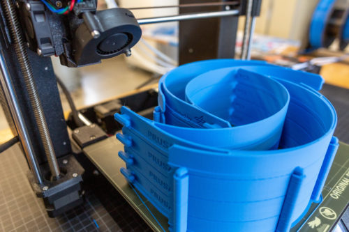 3D-Drucker bei der Arbeit: Druck der Trägergestelle