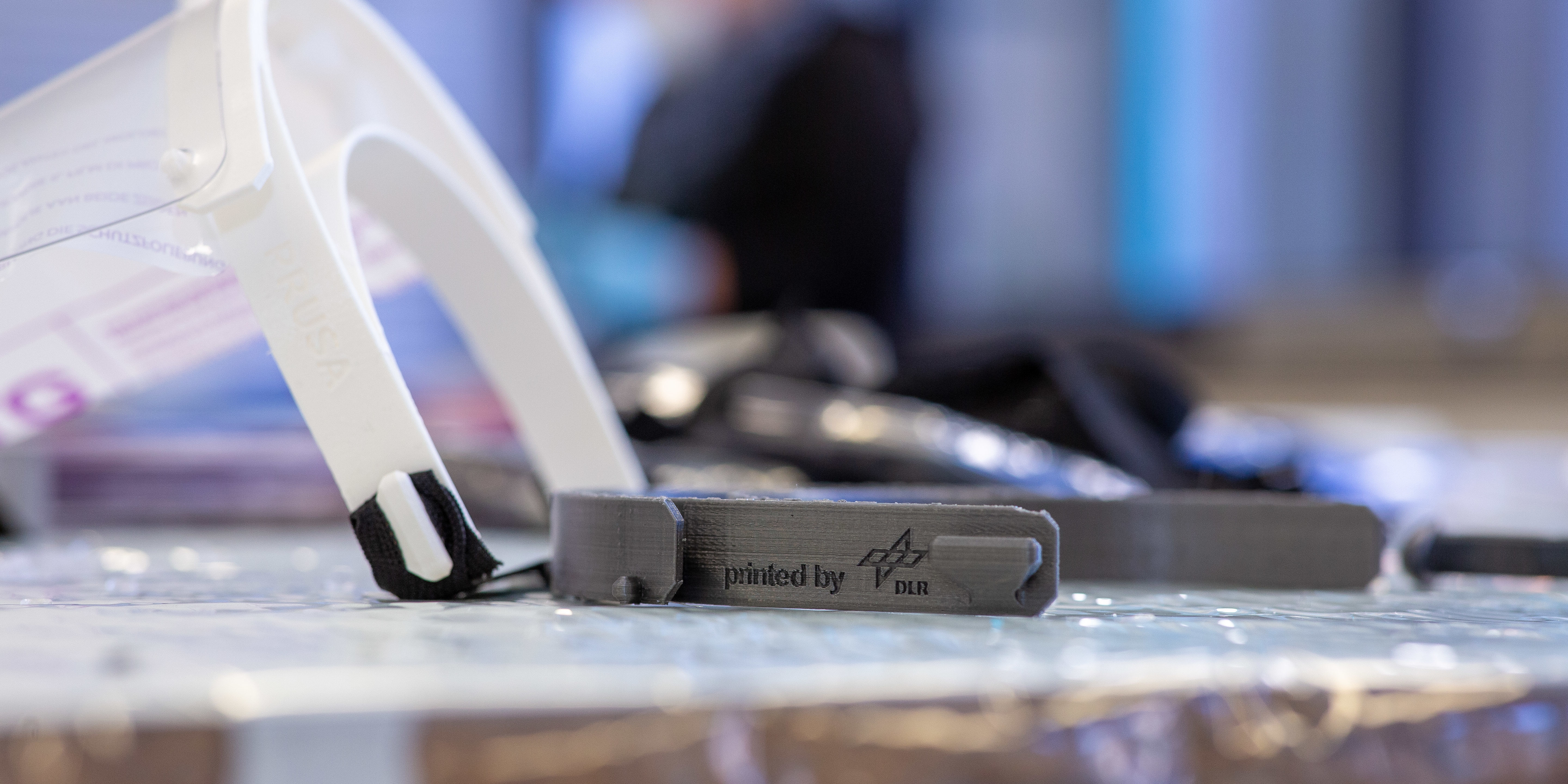 FA produziert Gesichtsschilde