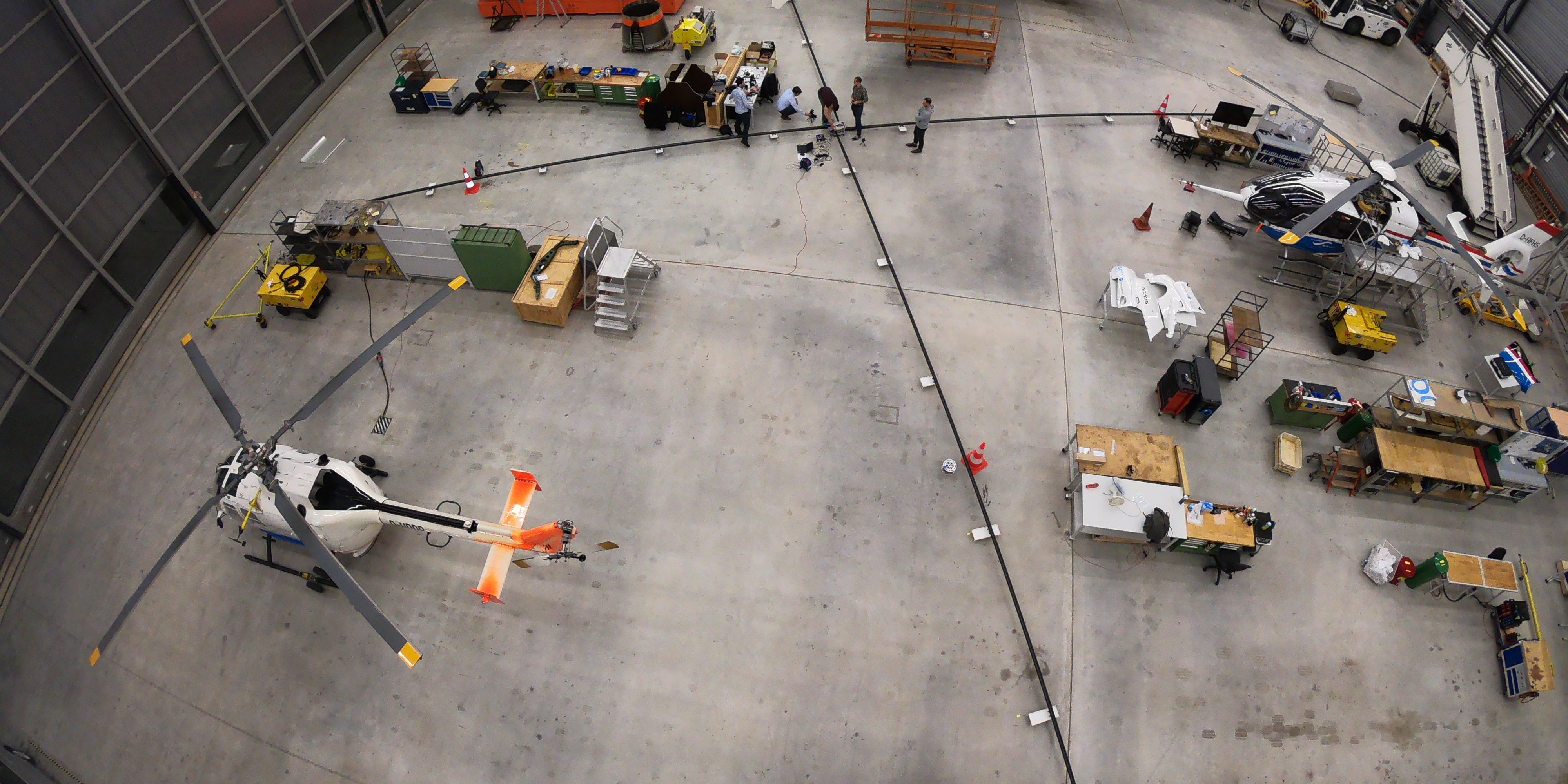 DCIM100GOPROG0020666.JPG Entfaltete Booms im Hangar