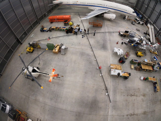 DCIM100GOPROG0020666.JPG Entfaltete Booms im Hangar