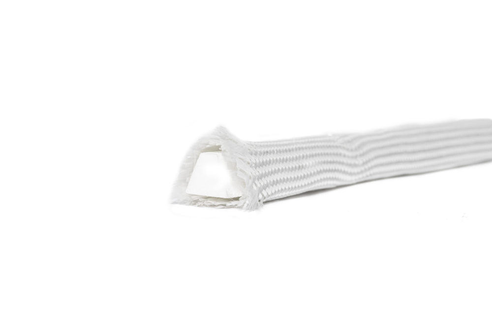Mit Glasfasergewebeschlauch umhüllter Stringerschaumkern