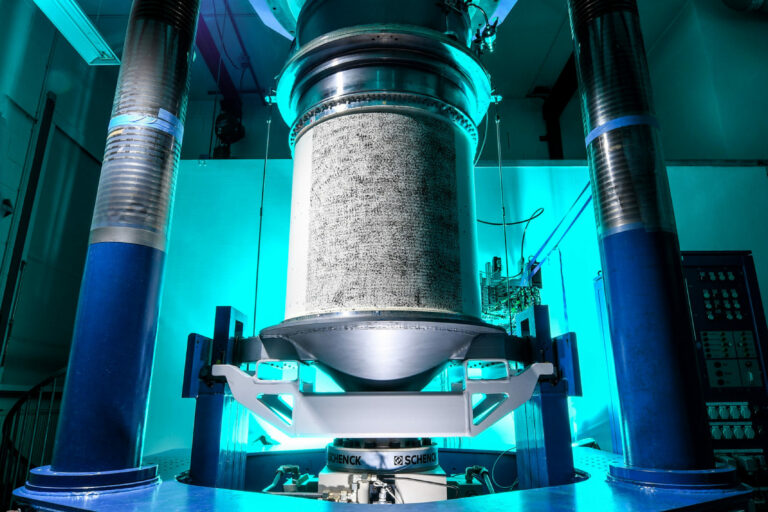 Probekörper in Prüfanlage