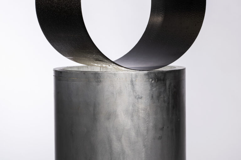 Nach der Entformung: eine geschlossene, einfach gekrümmte Rohrprobe