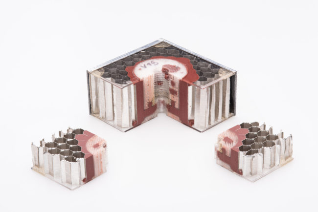 Abbildung_4_perfekt_integriert 3D-gedrucktes Fehlerfreie Integration des Inserts in ein Sandwichelement