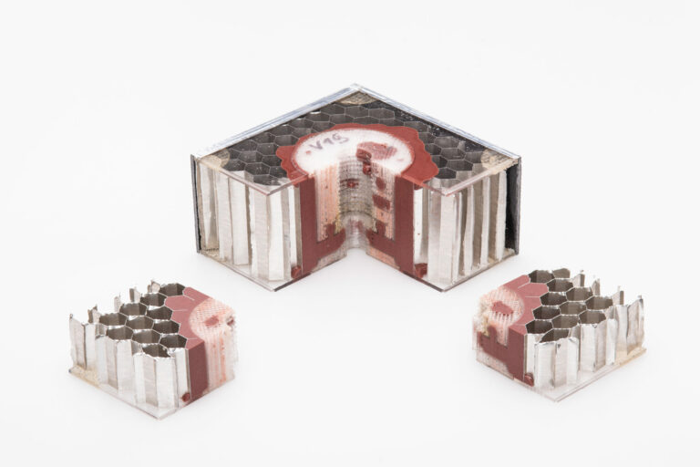 3D-gedrucktes Fehlerfreie Integration des Inserts in ein Sandwichelement