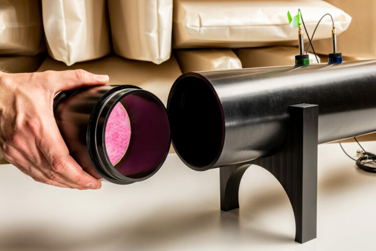 Glasswolle im Probenhalter des Impedanzmessrohrs