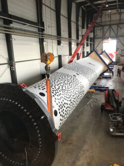 Drehung des Windrotorblattes unter Zuhilfenahme eines Autokrans.