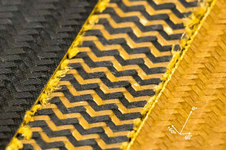 Ballistische Laminate auf Basis triaxialer geflochtener Kohlenstofffasern, Kohlenstoff-PBO-Fasern und PBO-Fasern (v.l.n.r)