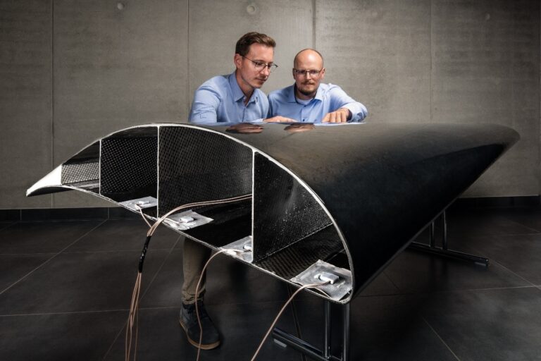 Bild der Klappe mit den beiden Projektleitern