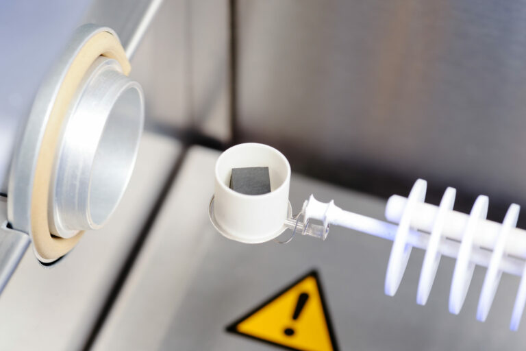 Mit dem Probenwechsler der TGA/DSC kann eine große Anzahl an Proben automatisiert untersucht werden.