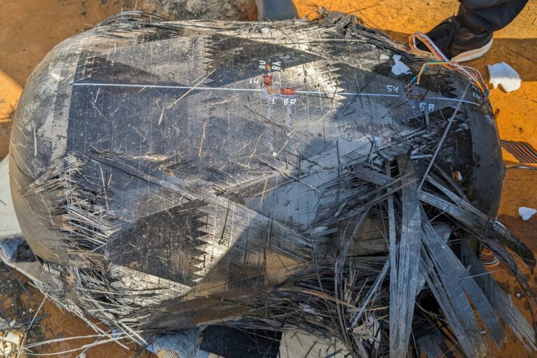 Tank nach dem Berstdruckversuch