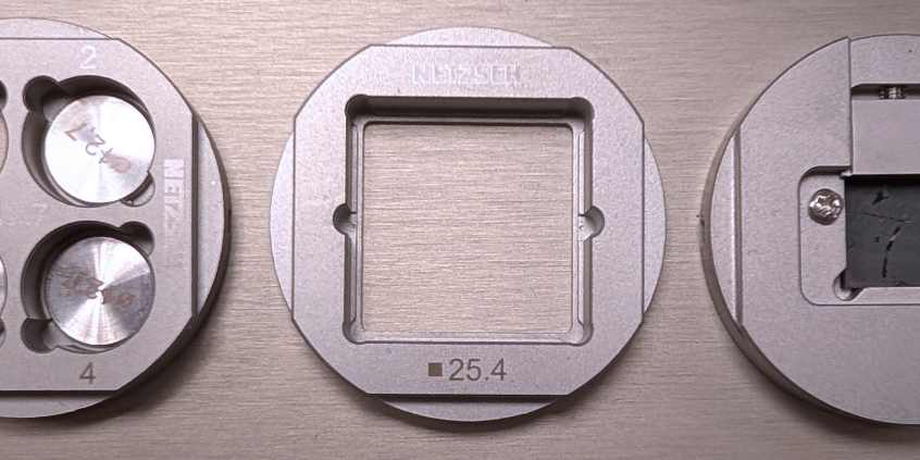 Eine Auswahl verschiedener Probekörper für die LFA 467 HyperFlash Auswahl verschiedener Probekörper für die LFA467 HyperFlash