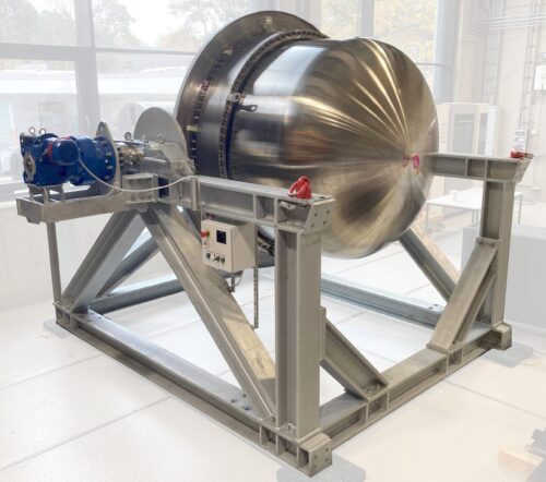 Test infrastructure for cryogenic hydrogen tanks in application-oriented scaling